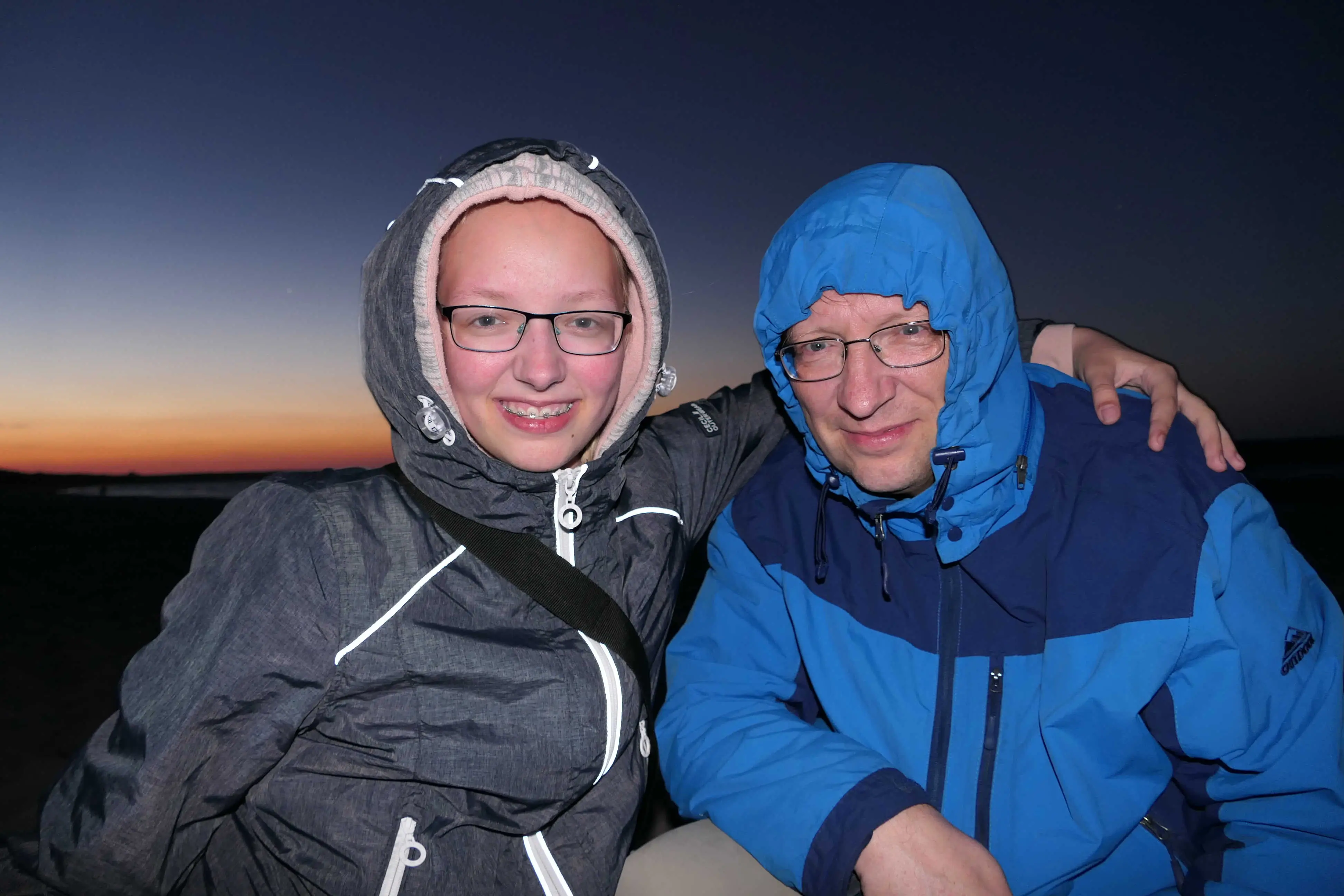 Bei mittelstarkem Wind ist für die Nachtwanderung eine Kapuze zu empfehlen.